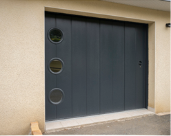 Porte de garage à déplacement latéral